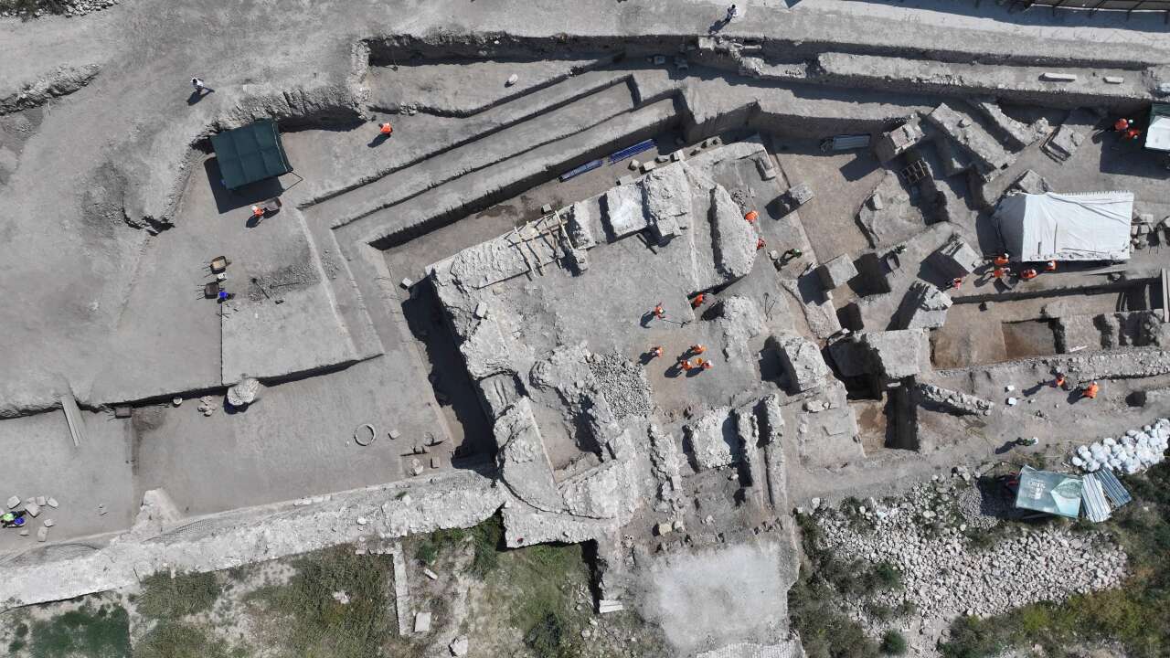 Konya’da yüzyıllardır aranan tarihi kapı bulundu! Selçuklu surları gün yüzüne çıktı 12